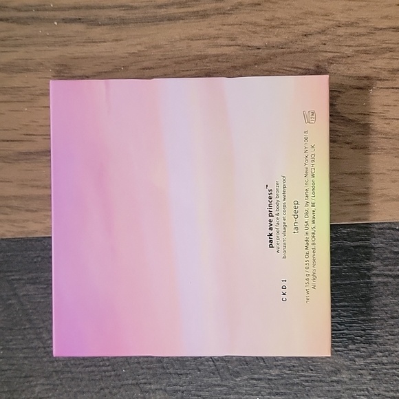 Tarte Park Ave Princess Waterproof face and body bronzer in tan-deep - Picture 3 of 3